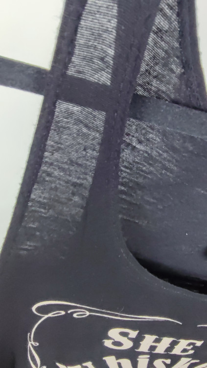 تاپ زنانه مشکی نخی برند تریومف Triumph چاپ دار مدل She’s Whiskey in a Tea Cup - استوک وارداتی گرید B - فروشگاه زرماه گالری