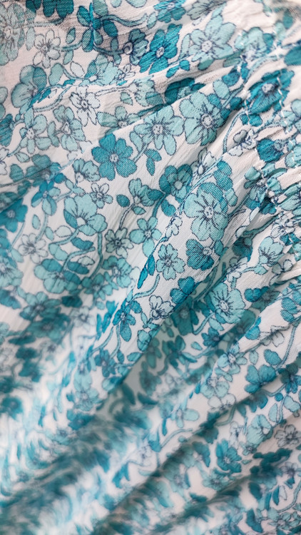 پیراهن زنانه آبی گلدار مدل سرشانه قایقی برند استوک خارجی کد 908 با ایراد جزئی در دوخت