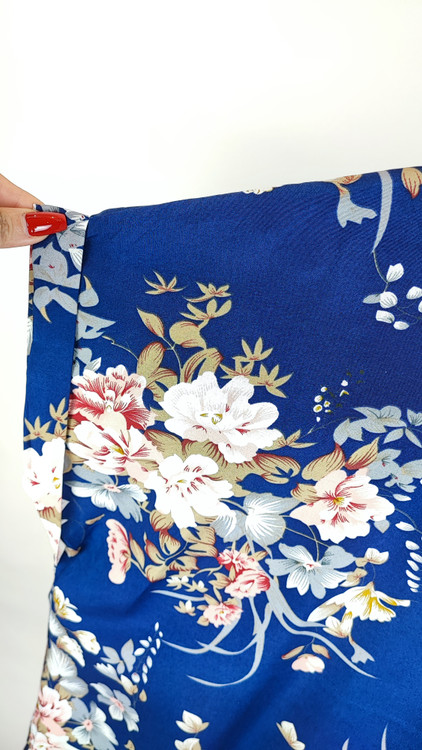 شومیز زنانه سایز بزرگ استوک وارداتی طرح گلدار رنگ سرمهای کد ۲۳۰۷ تنخور مدل