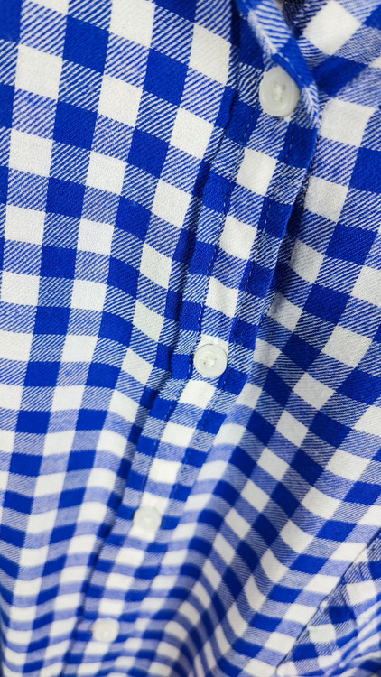 شومیز چهارخانه آبی و سفید زنانه سایزبزرگ برند اباند استوک اروپایی وارداتی جنس نخی ویسکوز