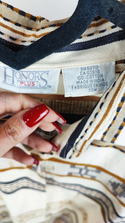 شومیز سایزبزرگ زنانه استوک اروپایی برند هانرز پلاس رنگ کرم با طرح هندسی سنتی و کیفیت درجه یک گرید