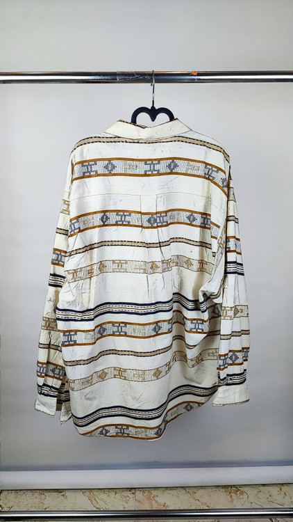 شومیز سایزبزرگ زنانه استوک اروپایی برند هانرز پلاس رنگ کرم با طرح هندسی سنتی و کیفیت درجه یک گرید