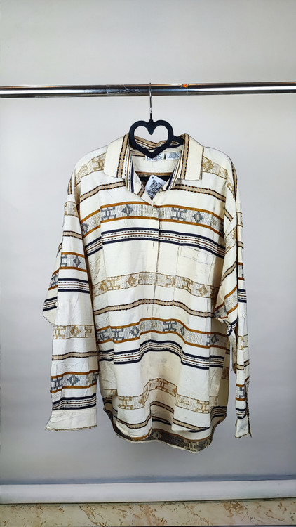 شومیز سایزبزرگ زنانه استوک اروپایی برند هانرز پلاس رنگ کرم با طرح هندسی سنتی و کیفیت درجه یک گرید