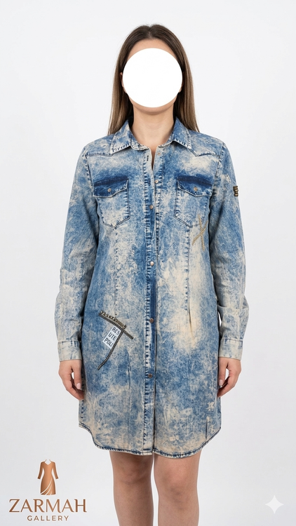 مانتو شومیزی لی زنانه استوک مدل اسیدشوی آبی و سفید کد ۱۵۵۸ با تکهدوزی و گلدوزی X روی سینه مناسب استایل خیابانی زرماه گالری