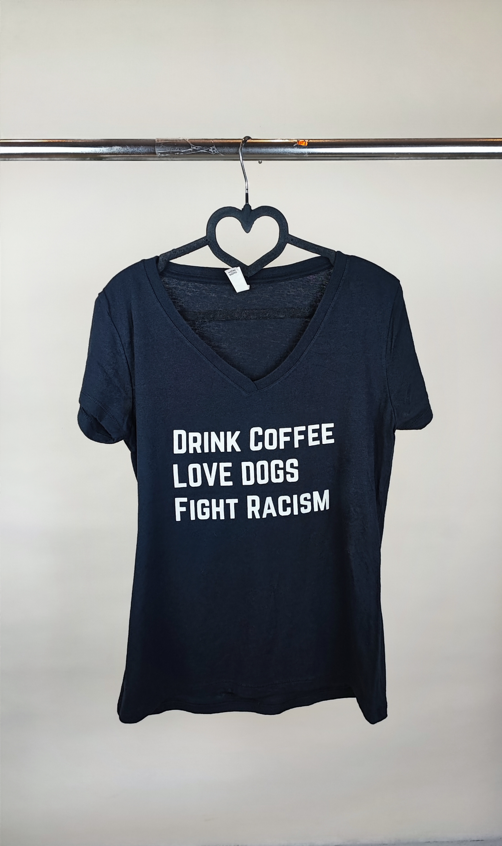 تیشرت مشکی زنانه وارداتی برند IDEAL طرح Drink Coffee Love Dogs سایز مدیوم استایل کژوال