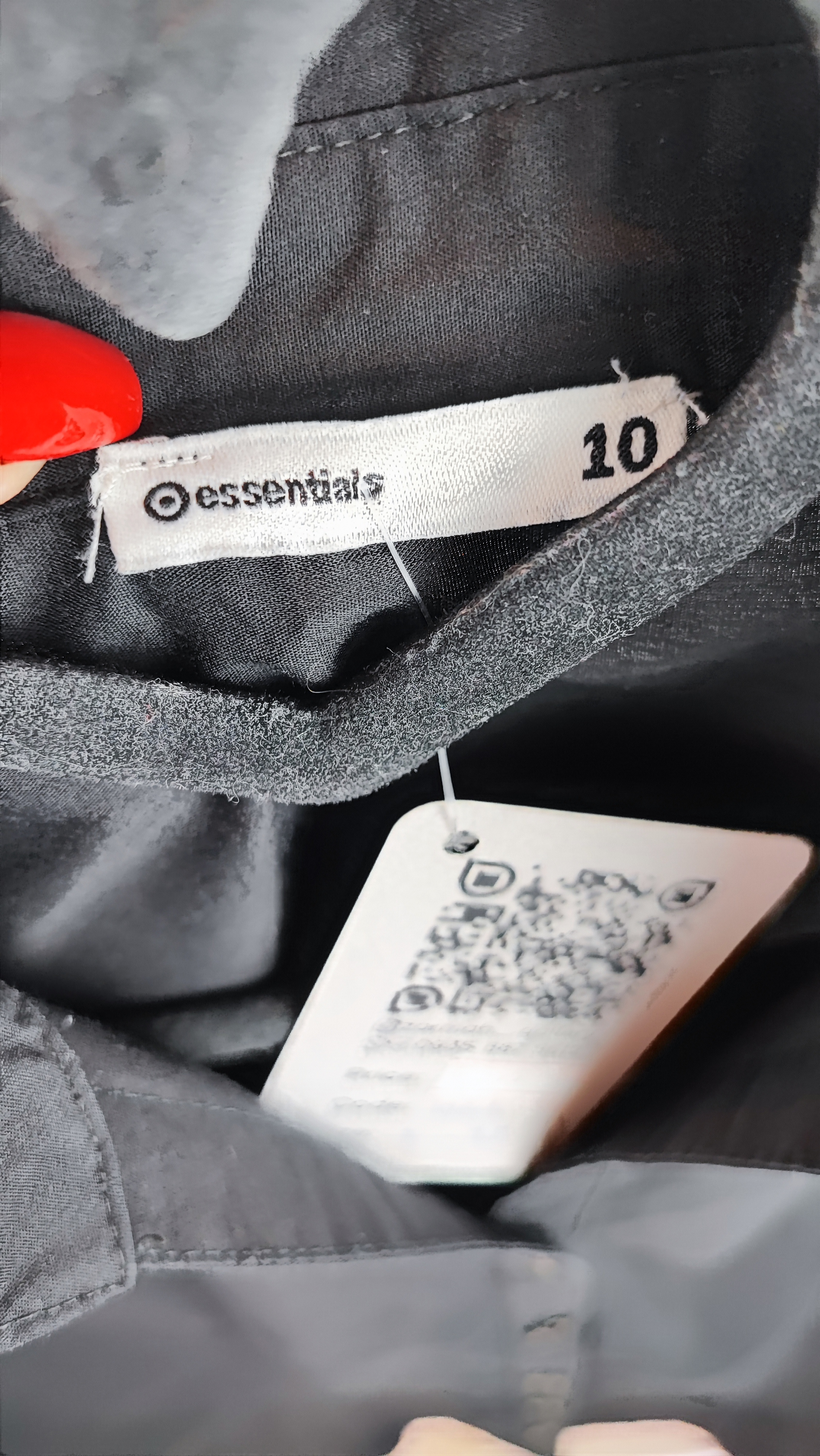 شومیز زنانه مشکی آستین بلند برند essentials استوک اروپایی گرید A کد ۱۹۴۸ مناسب استایل رسمی و اداری