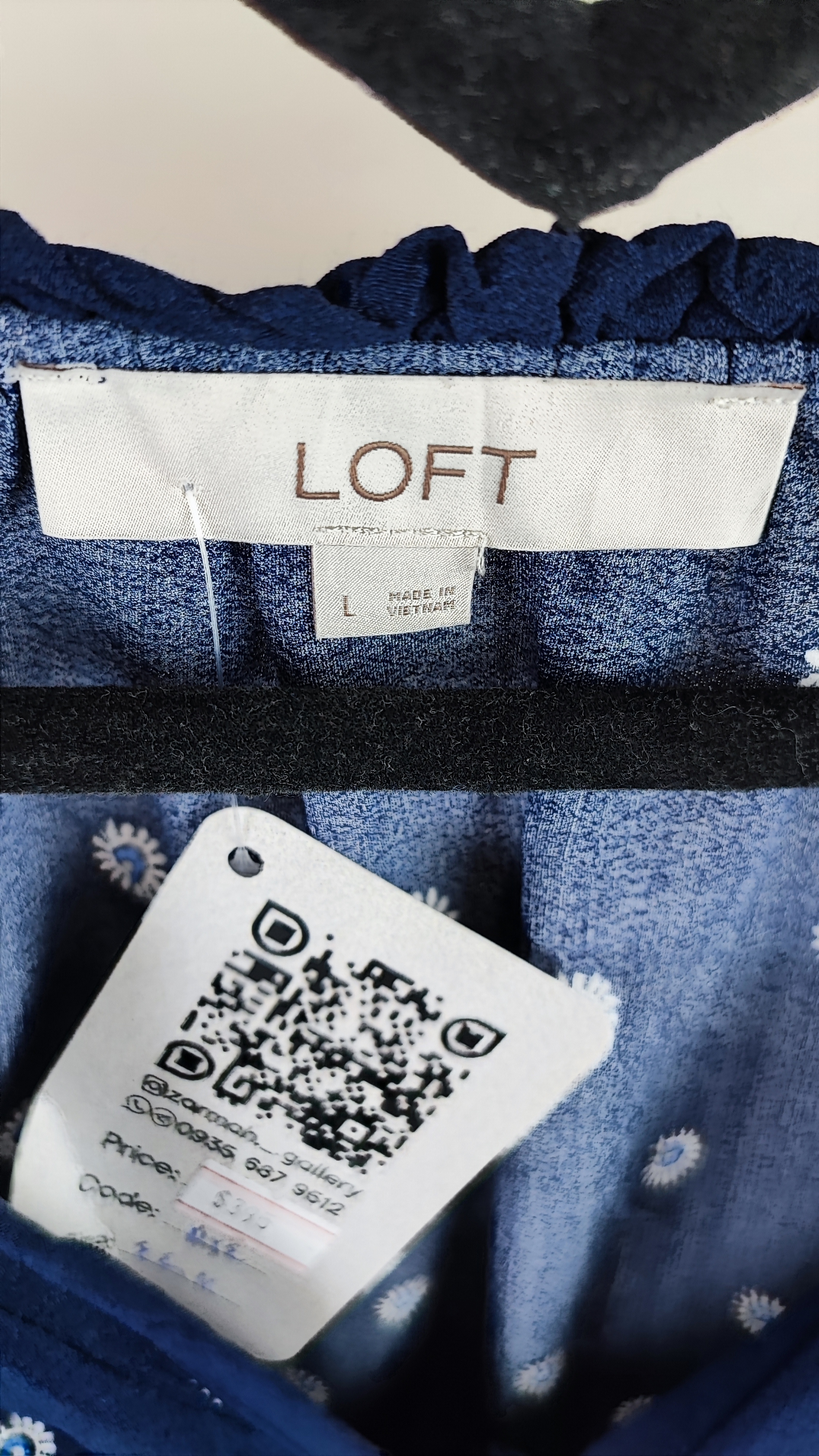 شومیز زنانه استوک اروپایی برند LOFT رنگ آبی طرحدار آستین کوتاه جنس خنک مناسب استایل تابستانه