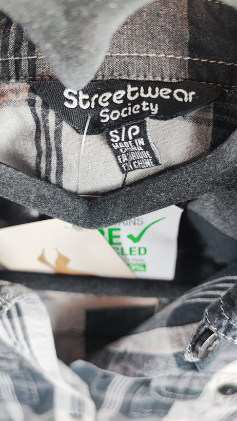 شومیز چهارخانه زنانه رنگ سرمهای سفید برند Streetwear Society استوک اروپایی گرید A مناسب استایل کژوال
