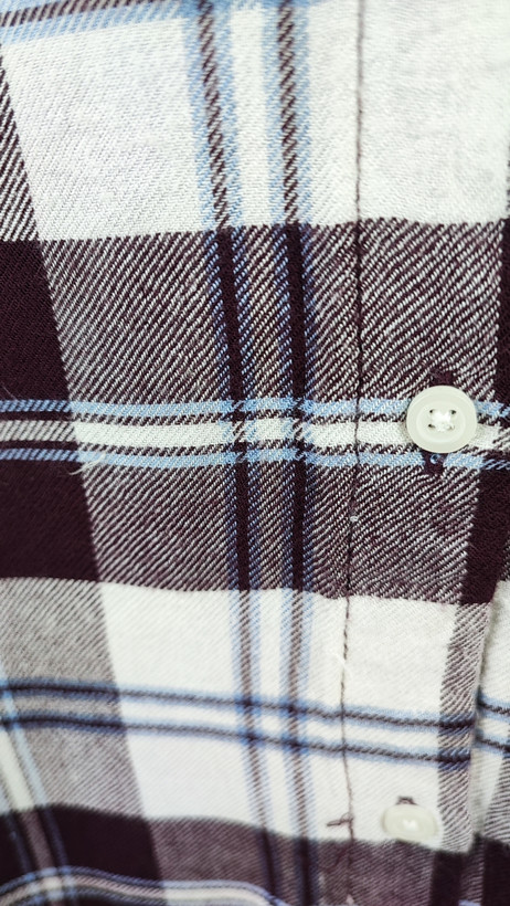 شومیز چهارخونه زنانه برند راوت ۶۶ رنگ زرشکی و سفید سایز بزرگ وارداتی با ایراد جزئی