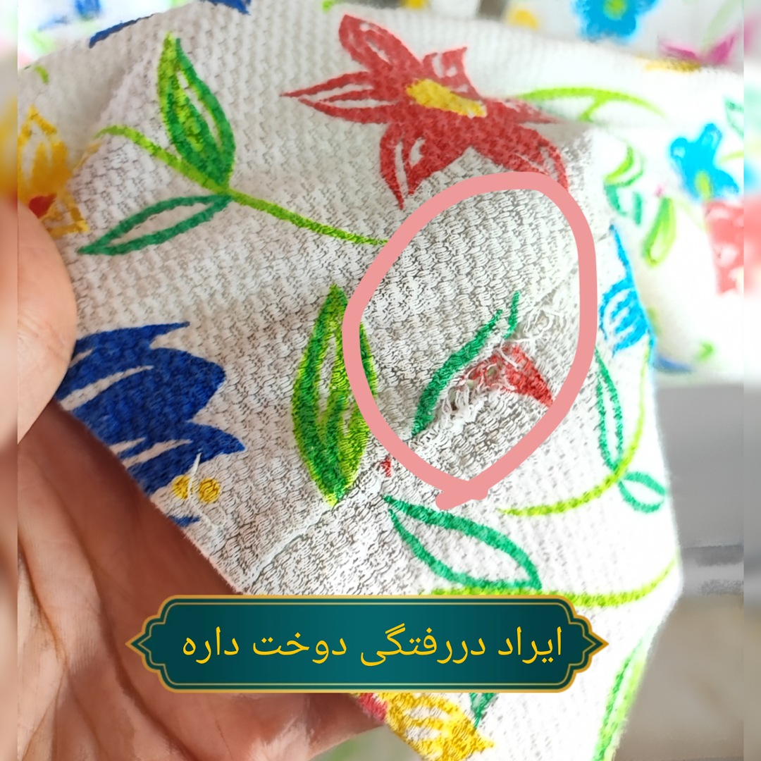 تاپ زنانه سایزبزرگ وارداتی استوک کد 2485 گرید C با طرح گلهای رنگارنگ روی زمینه سفید و یقه هفت. مناسب برای سایز ۴۶ و ۴۸