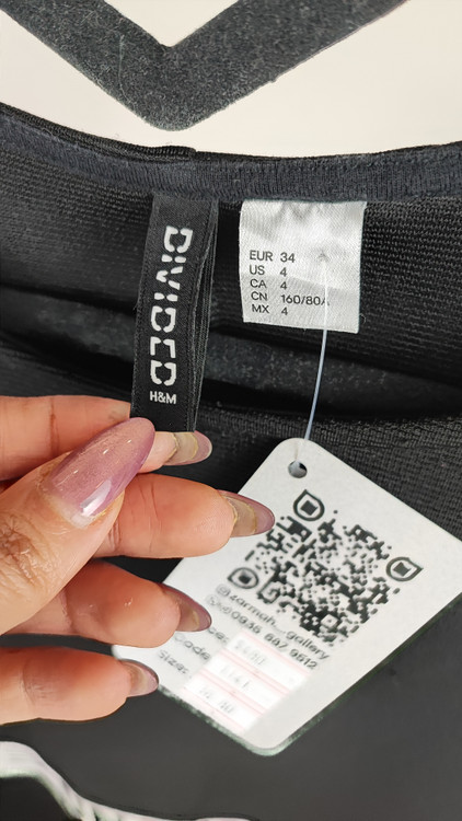 پیراهن زنانه مشکی برند H&M سری Divided مدل رکابی استوک اروپایی مناسب سایز کوچک
