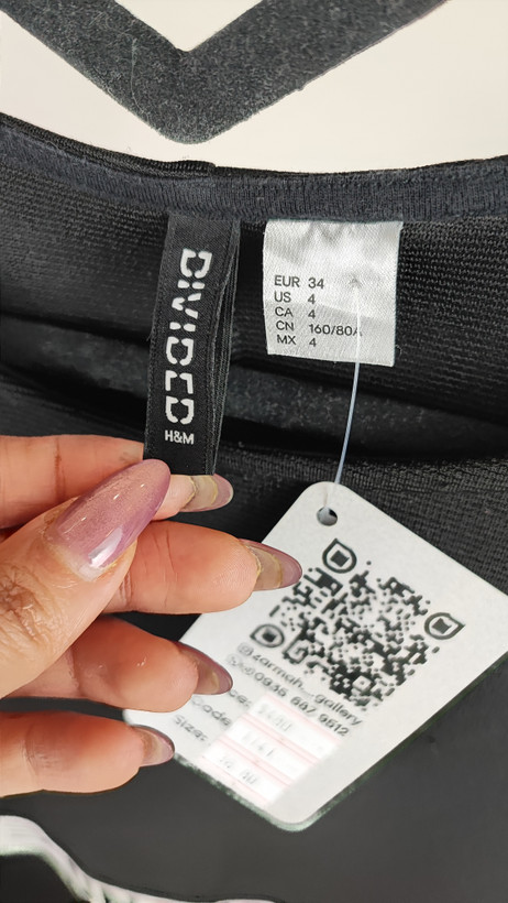 پیراهن زنانه مشکی برند H&M سری Divided مدل رکابی استوک اروپایی مناسب سایز کوچک