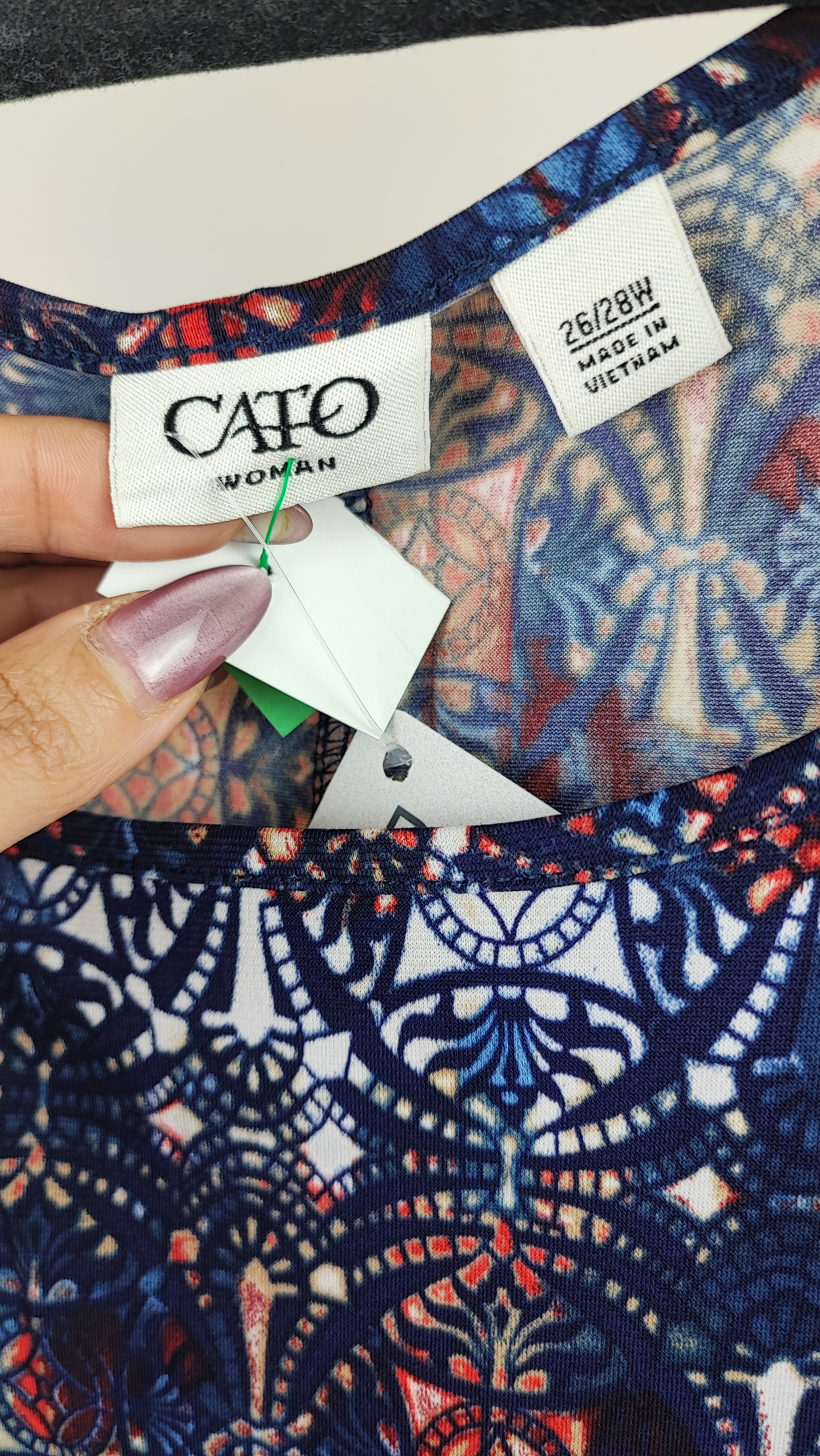 شومیز زنانه سایز بزرگ برند کیتو Cato طرحدار سرمهای و زرشکی وارداتی استوک با لبه حریر