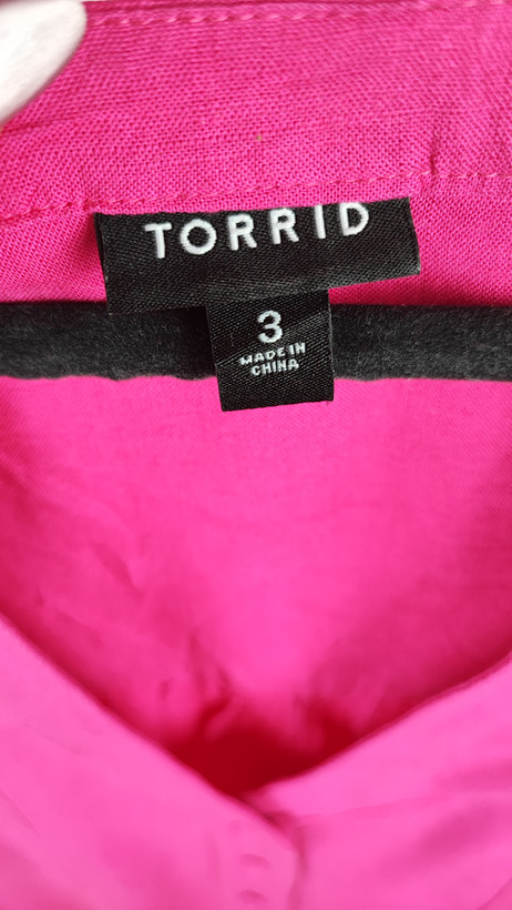 تاپ زنانه سایزبزرگ رنگ سرخابی برند آمریکایی تورید (Torrid) جنس لینن خنک مناسب استایل تابستانی