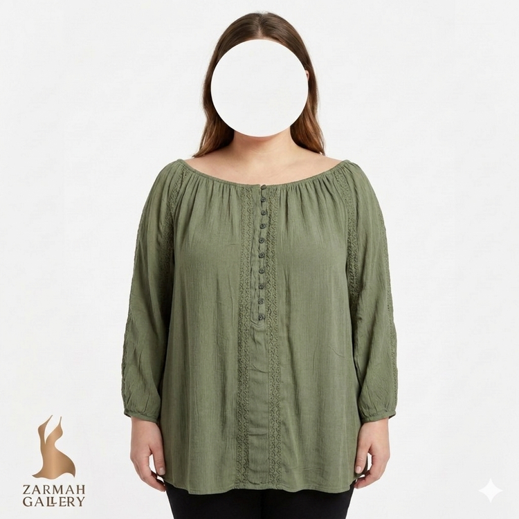 شومیز زنانه سایز بزرگ برند خارجی رنگ سبز زیتونی مدل یقه قایقی نخی با جزئیات گیپور