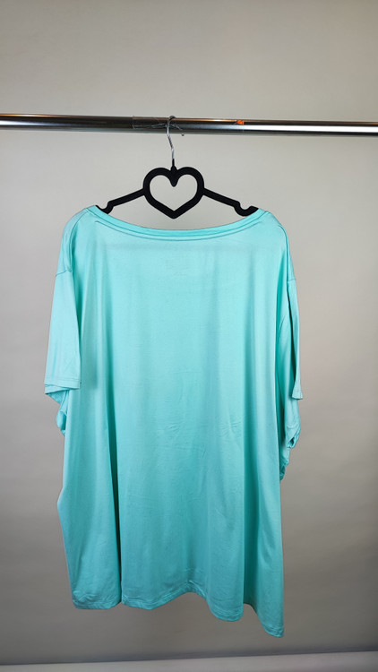 تیشرت زنانه سایزبزرگ رنگ آبی فیروزهای روشن با نوشته چاپی رنگارنگ Choose Happy برند Secret Treasures استوک