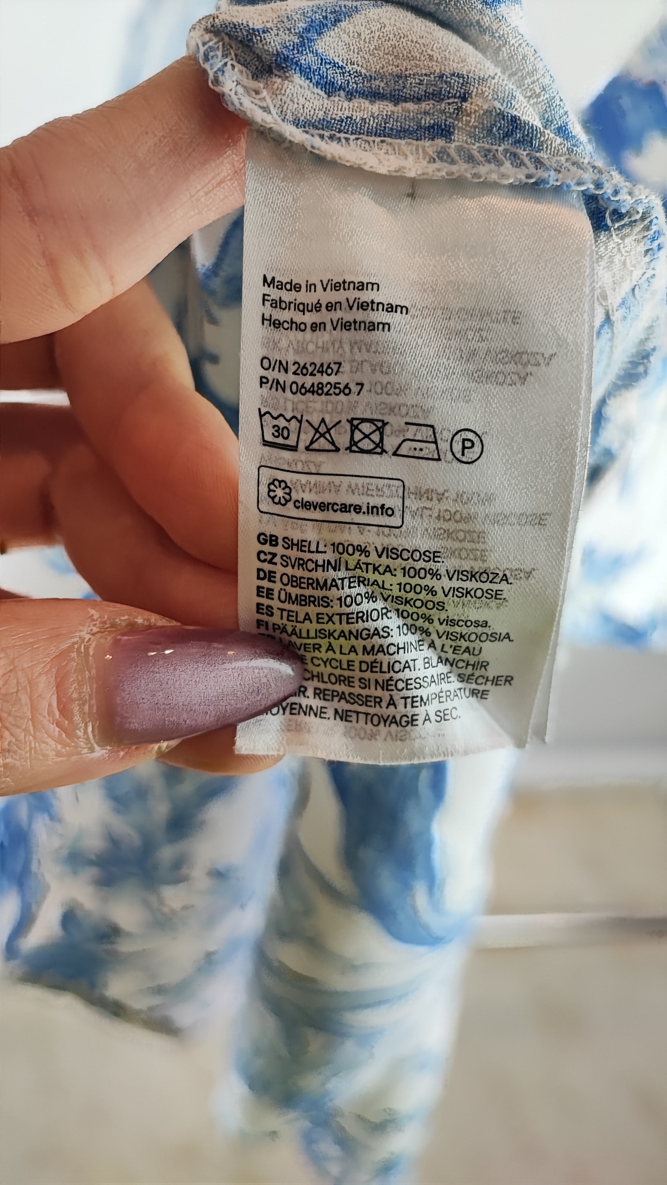 شومیز زنانه استوک برند H&M طرح گلدار آبی سفید سایز کوچک مناسب استایل روزمره و تابستانی