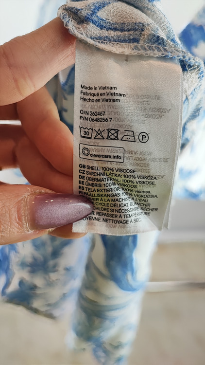 شومیز زنانه استوک برند H&M طرح گلدار آبی سفید سایز کوچک مناسب استایل روزمره و تابستانی