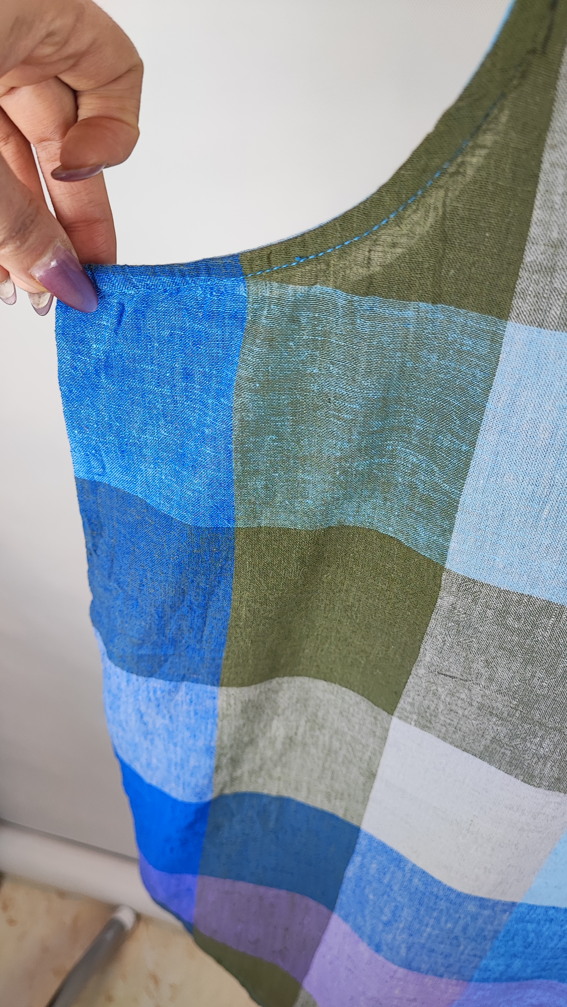 تاپ زنانه سایزبزرگ استوک وارداتی چهارخانه رنگی با پارچه لینن و لیوسل مناسب استایل روزمره و تابستانی