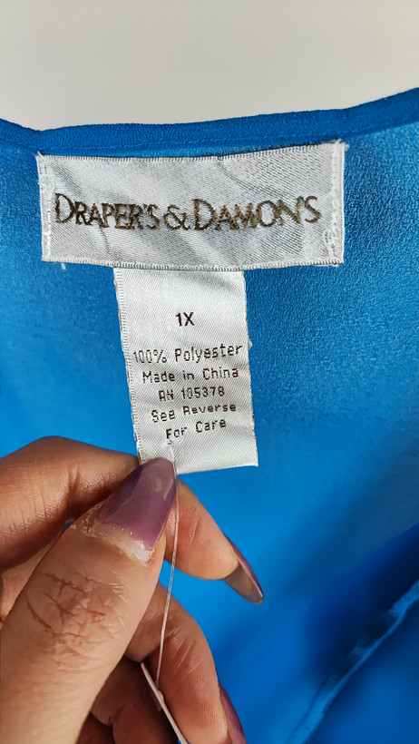 شومیز رویه حریر زنانه رنگ آبی کاربنی سایزبزرگ برند Draper's & Damon's استوک وارداتی کد ۲۵۶۸ زرماه گالری