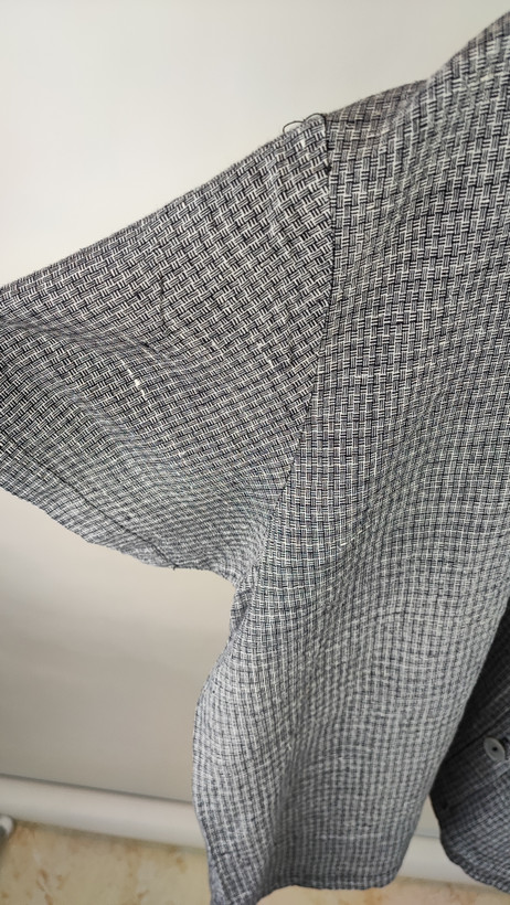 شومیز زنانه سایزبزرگ چهارخانه طوسی و سرمهای برند Hot Cotton کد ۲۴۱۰ مناسب سایز ۵۴-۵۶ استوک وارداتی زرماه گالری