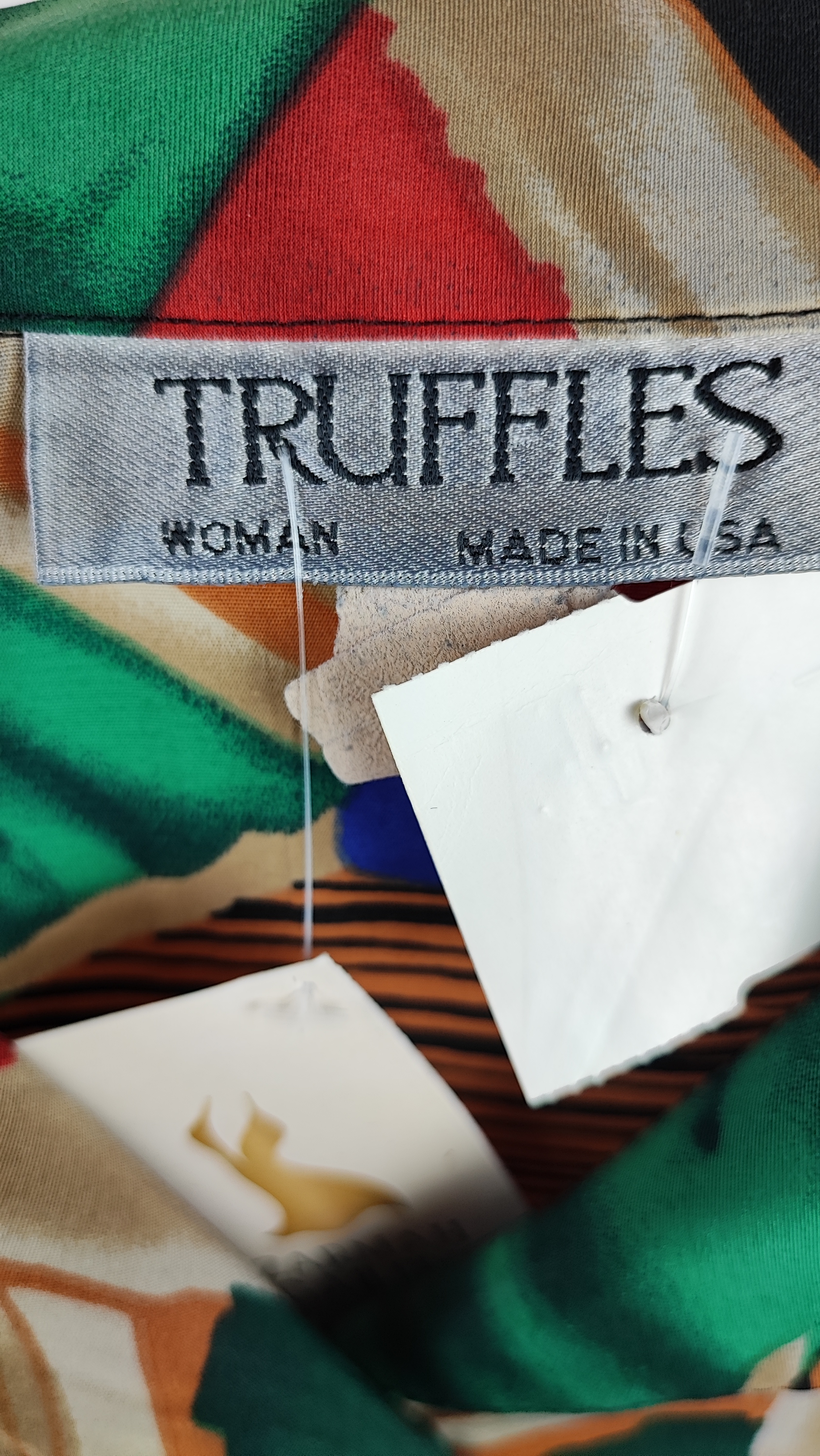 شومیز زنانه سایز بزرگ وارداتی برند TRUFFLES کد 2015 با طرح رنگارنگ خاص مناسب سایز 60 تا 62