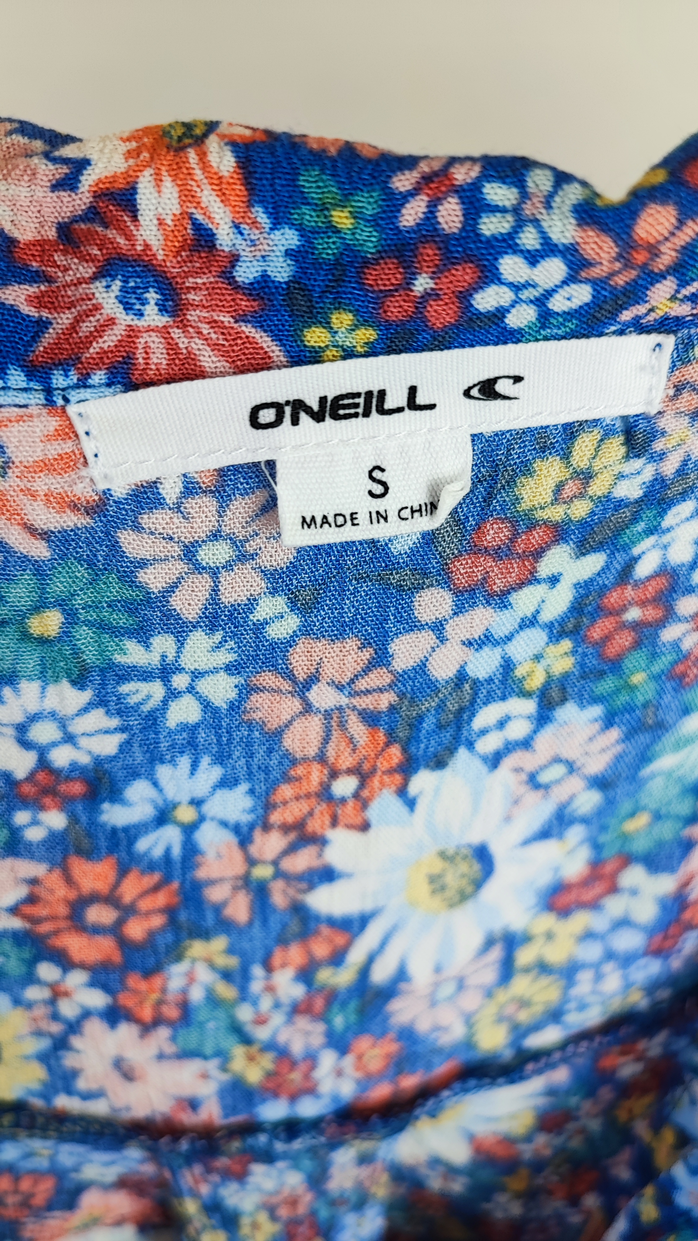 شومیز کراپ زنانه کرم رنگ استوک اروپایی برند اچ اند ام H&M آستین کوتاه یقه قایقی
