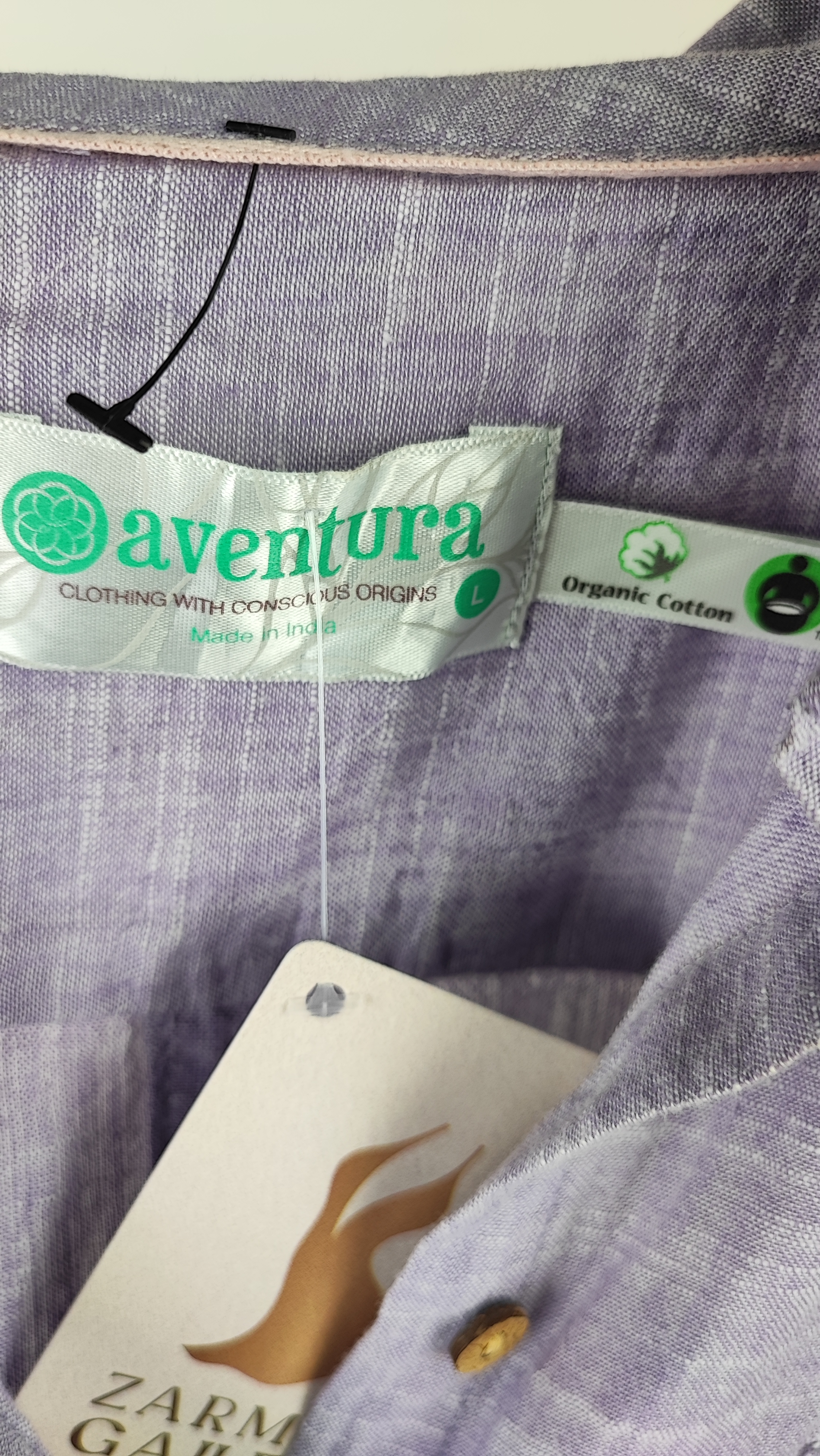 شومیز زنانه استوک اروپایی برند aventura رنگ بنفش یاسی نخی آستین بلند دکمهدار