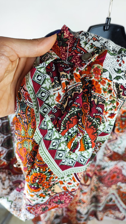 شومیز زنانه شیک وارداتی استوک با قیمت مناسب مناسب استفاده روزمره سایز ۴۴