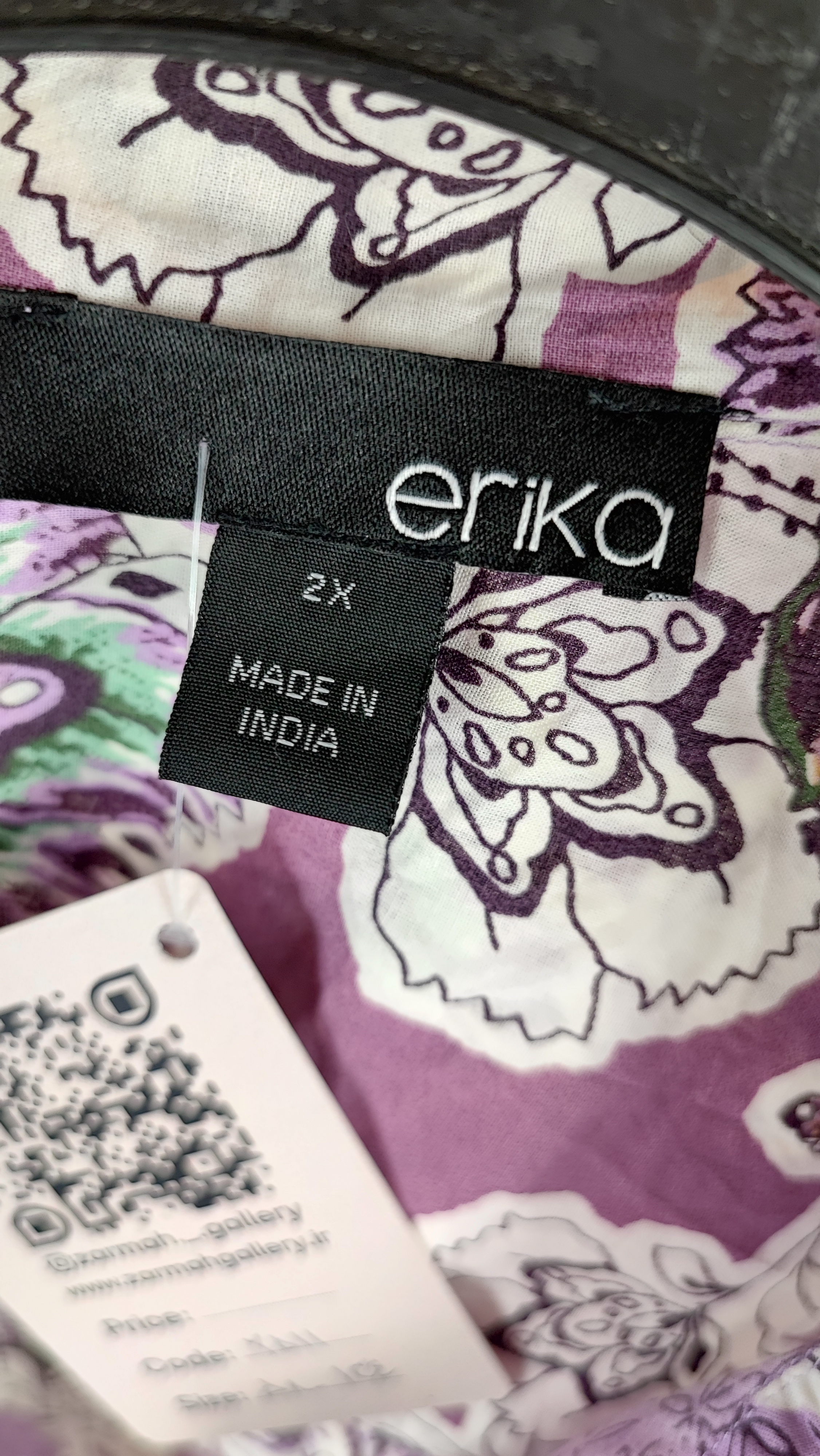 شومیز زنانه سایز بزرگ برند اریکا (Erika) با طرح گلدار بنفش، استوک وارداتی گرید A، مناسب برای سایزهای بزرگ ۵۶ و ۵۸ در فروشگاه زرماه گالری