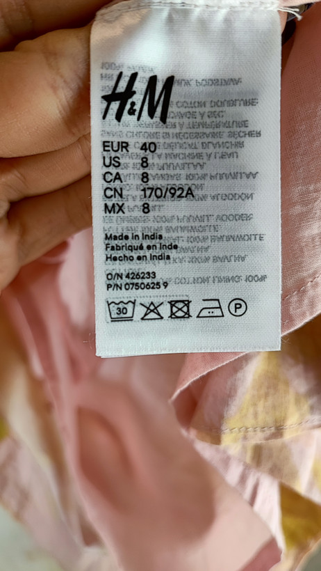 شومیز زنانه گلدار برند H&M رنگ صورتی و زرد استوک اروپایی آستین چیندار سایز ۳۸.۴۰ با قیمت اقتصادی