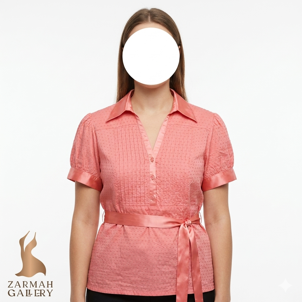 شومیز زنانه آستین کوتاه برند Esmara رنگ صورتی چرک طرحدار با یقه و کمربند ساتن مناسب سایز بزرگ استوک اروپایی