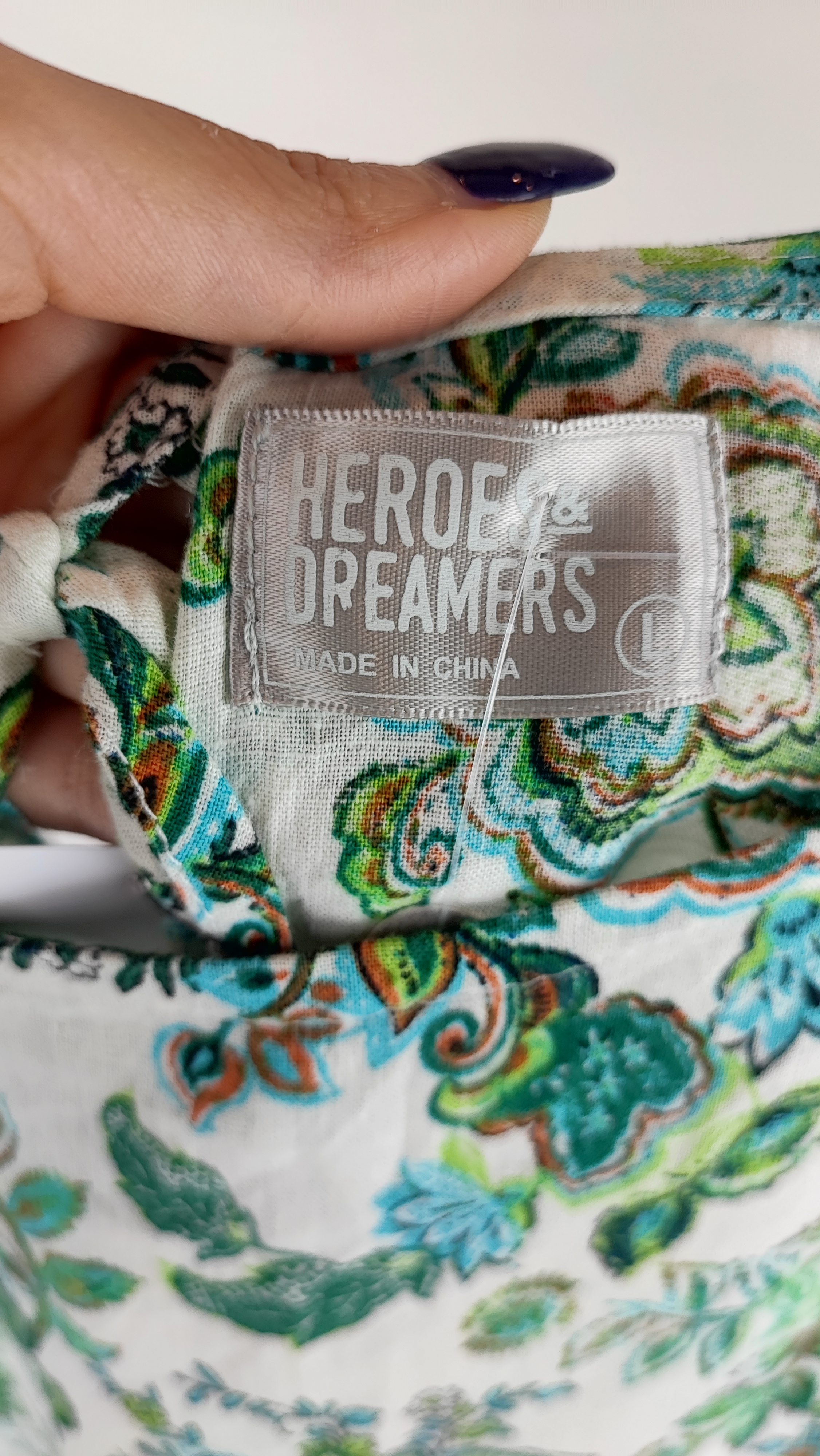 تاپ زنانه استوک وارداتی برند Heroes & Dreamers، طرح گلدار، جنس لینن و ریون، سایز 42-44، مناسب استایل کژوال تابستانه در زرماه گالری