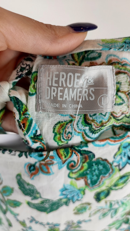 تاپ زنانه استوک وارداتی برند Heroes & Dreamers، طرح گلدار، جنس لینن و ریون، سایز 42-44، مناسب استایل کژوال تابستانه در زرماه گالری