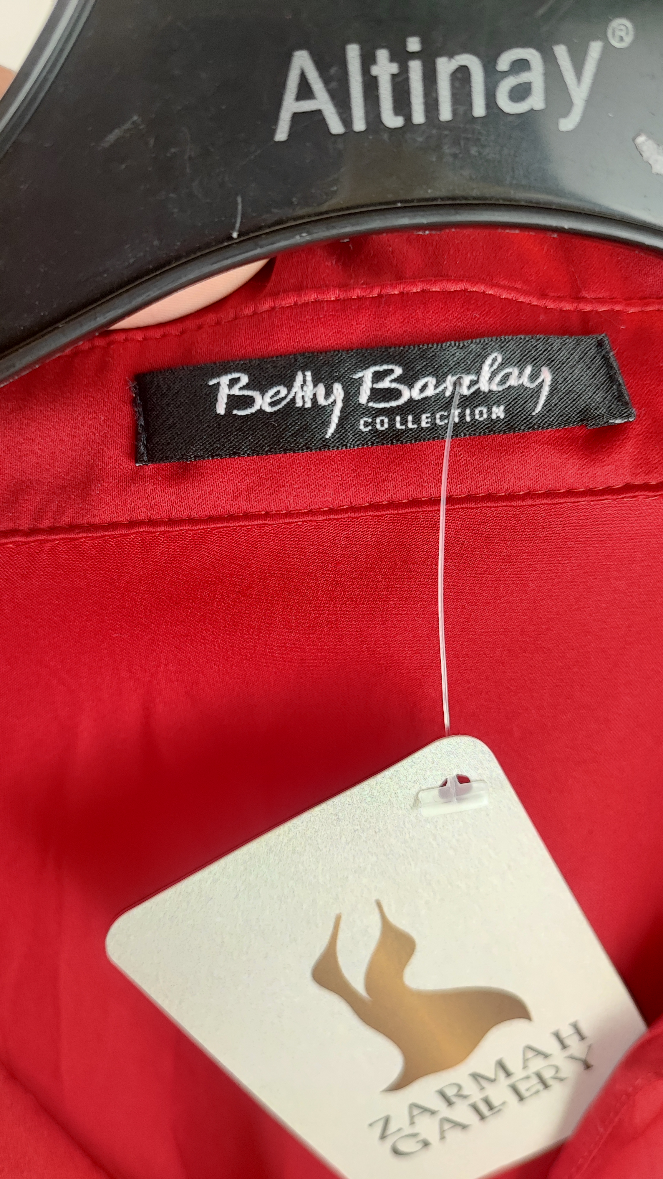 شومیز زنانه استوک وارداتی برند Betty Barclay رنگ قرمز سایز ۴۴ مناسب استایلهای رسمی و مجلسی زنانه