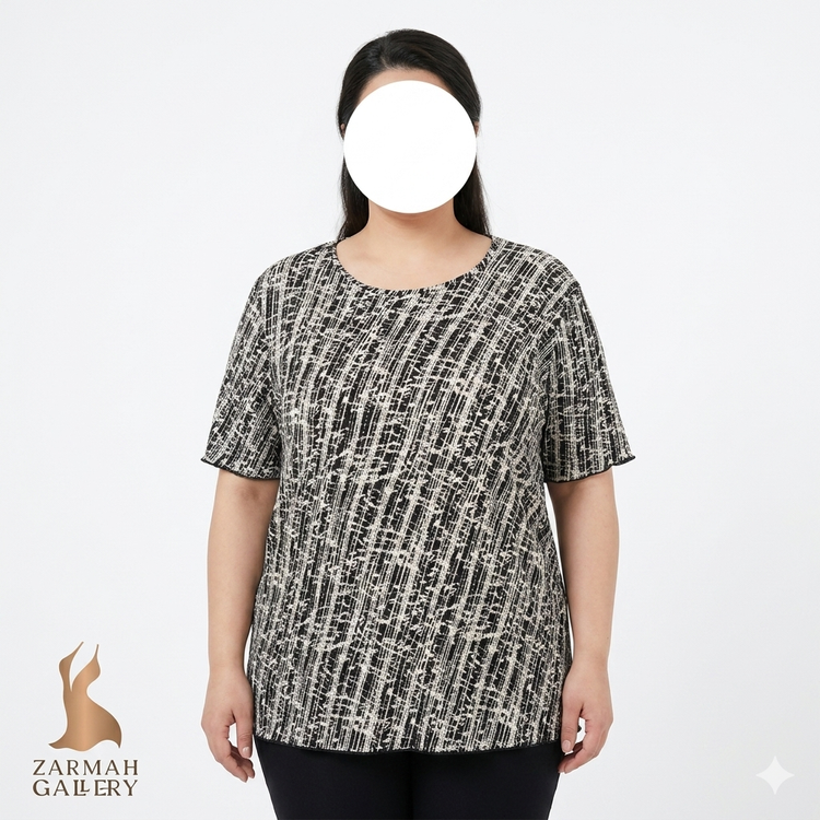تیشرت زنانه سایز بزرگ با طرح گرافیکی خاص و پارچه پلیسه مناسب استایل کژوال