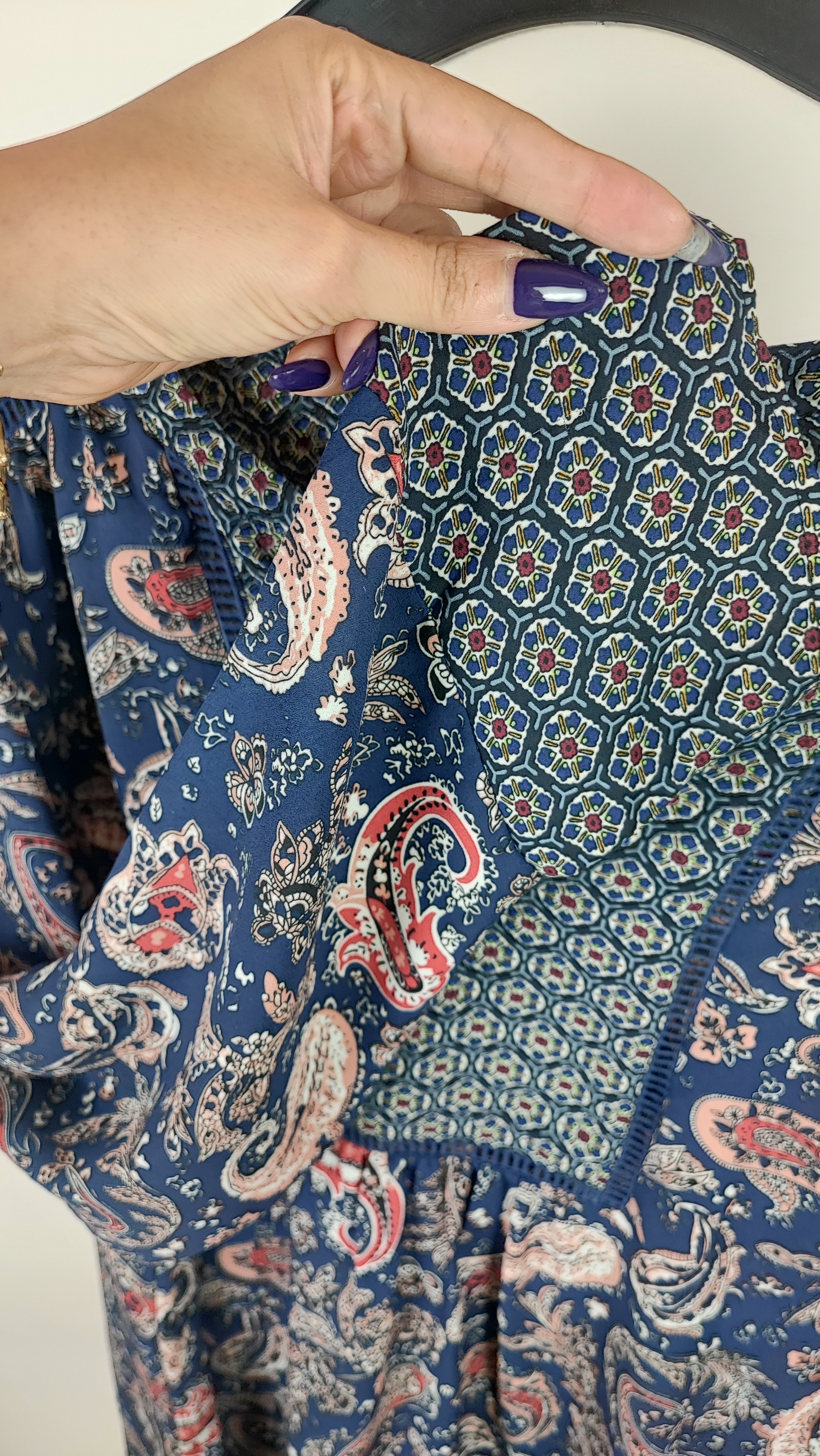شومیز زنانه سایزبزرگ استوک وارداتی برند دیآرتو رنگ سرمهای طرح بته جقه سنتی یقه هفت نوار دنتل کد 2671 گرید A زرماه گالری