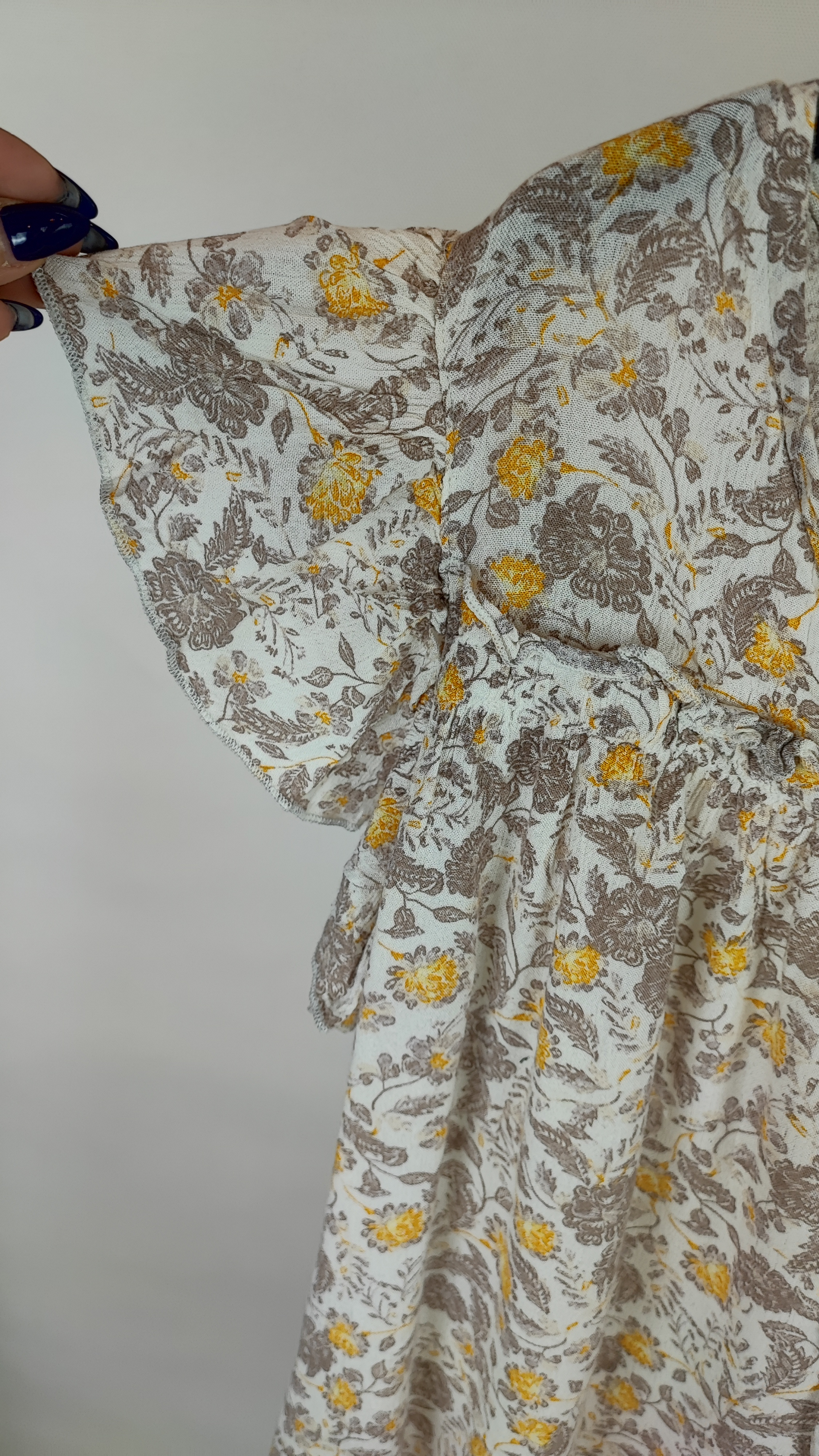 شومیز زنانه سایزبزرگ استوک وارداتی برند اولد نیوی Old Navy رنگ سفید گلدار خردلی طوسی جنس نخی ویسکوز آستین کلوش کد 2680 زرماه گالری