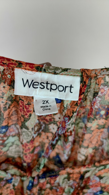 شومیز زنانه سایز بزرگ برند Westport با طرح گلدار رنگی و جزئیات توری در آستین، مناسب استایل کژوال