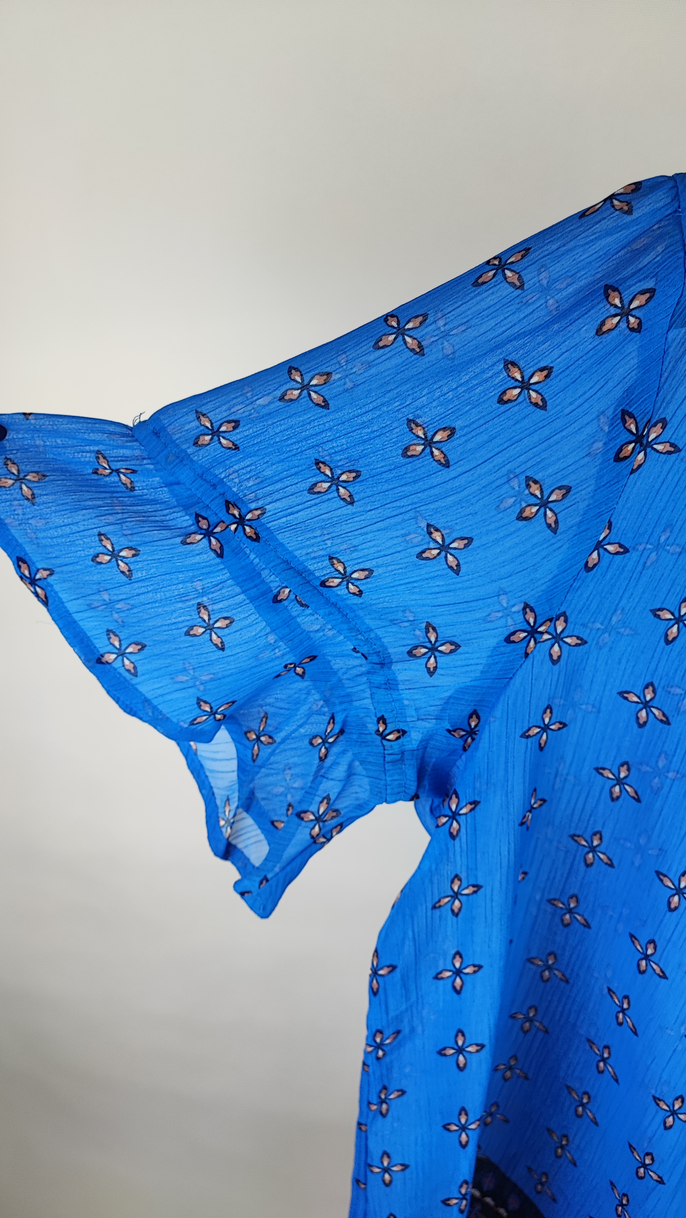 شومیز زنانه سایز بزرگ استوک آمریکایی برند liz claiborne رنگ آبی کاربنی حریر آستین کوتاه کلوش