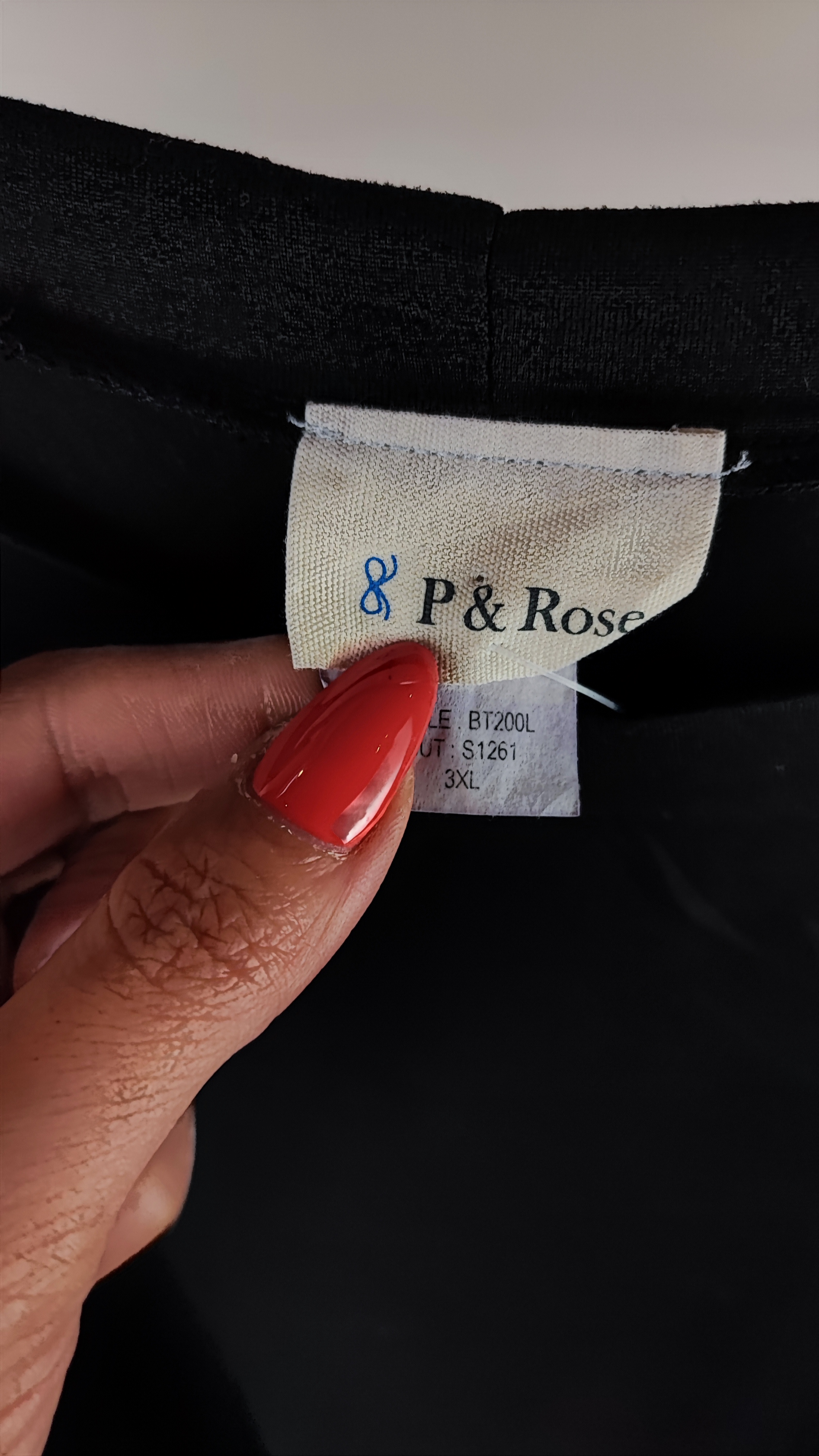 شومیز زنانه استوک وارداتی برند P&Rose رنگ مشکی بیسیک مناسب سایز بزرگ با تنخور راحت