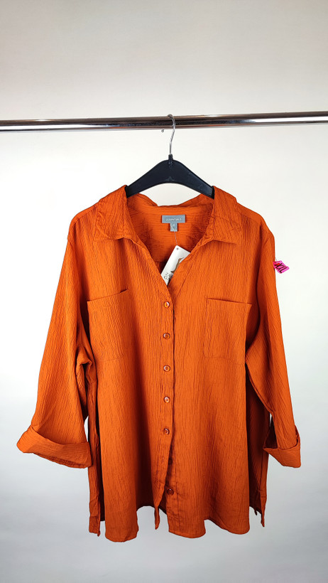 شومیز زنانه استوک وارداتی برند Essentials رنگ نارنجی آجری سایز بزرگ مناسب استایل مجلسی و روزمره