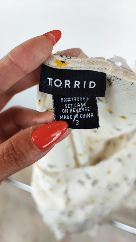 شومیز زنانه سایزبزرگ برند Torrid طرح گلدار، استوک وارداتی درجه A،
