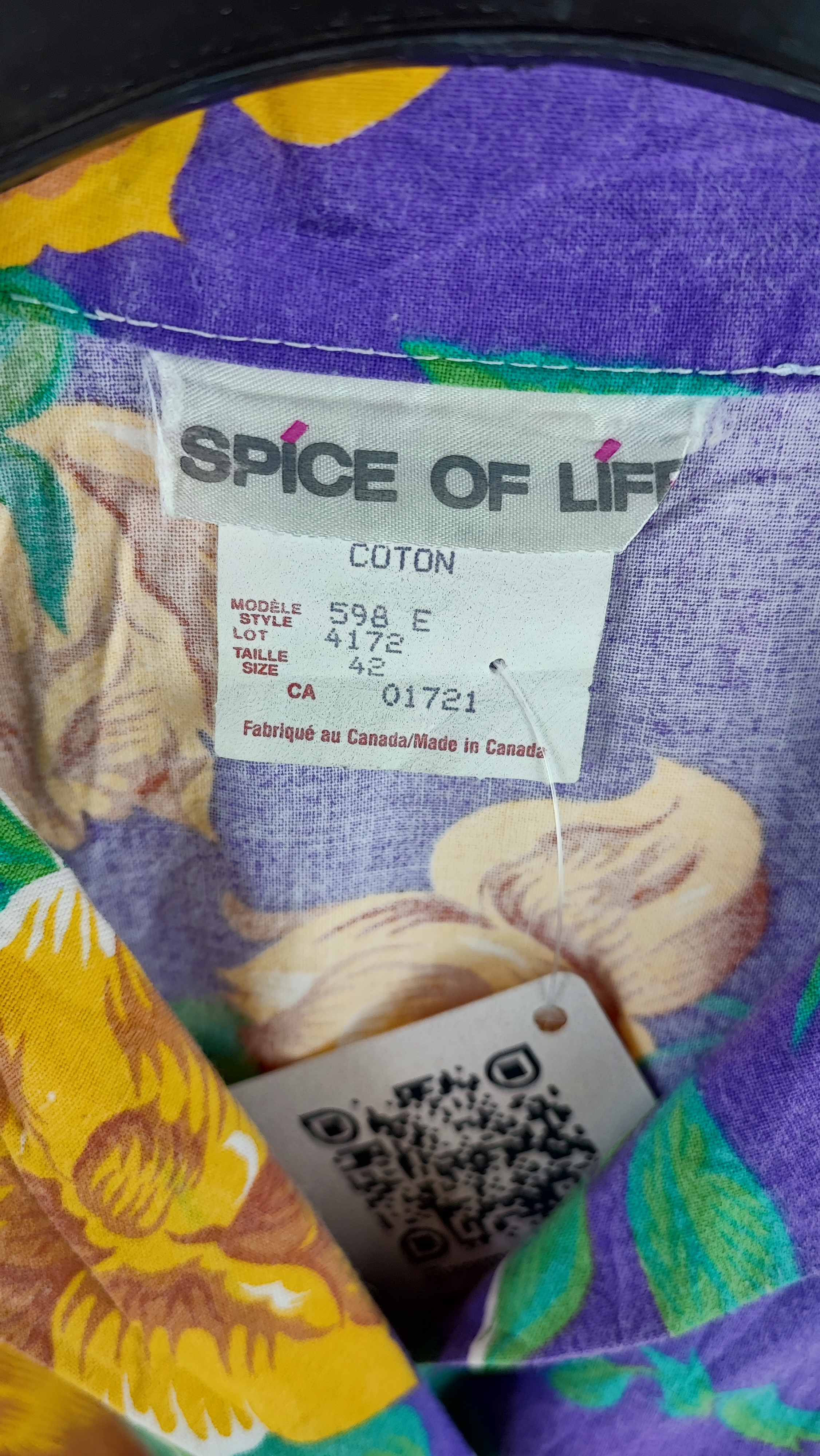 شومیز زنانه سایز بزرگ برند Spice of Life با طرح گلهای زرد و زمینه بنفش، مناسب استایل تابستانه و روزمره