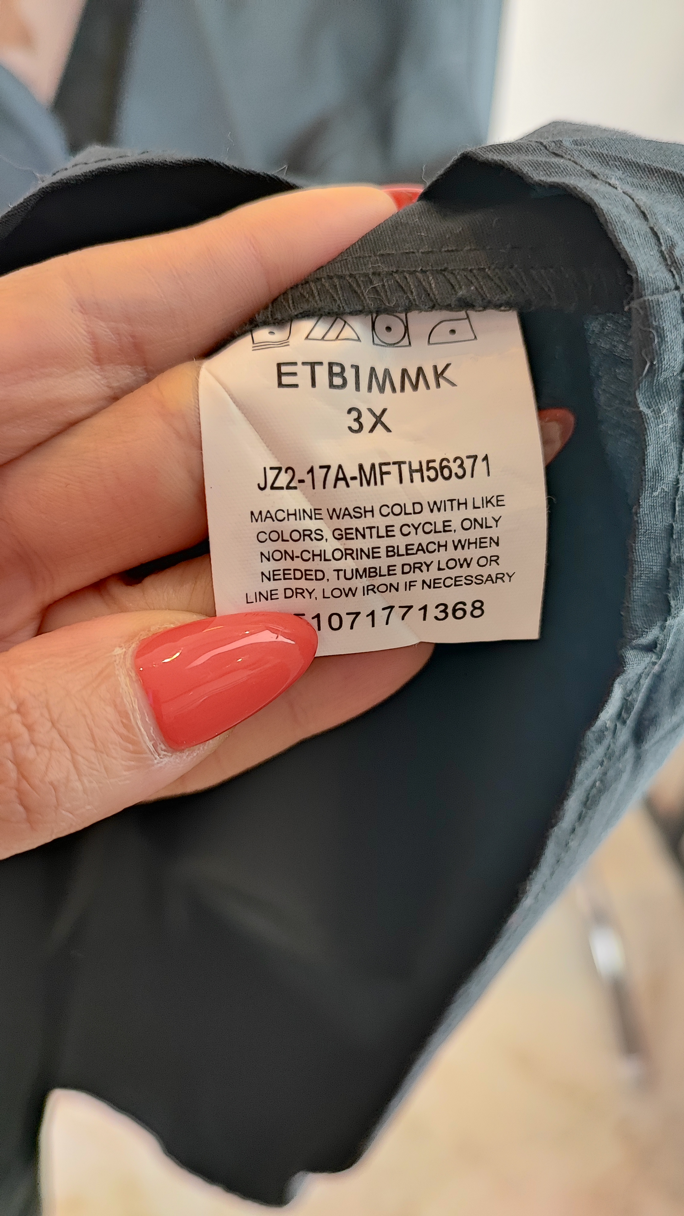 شومیز زنانه مشکی سایز بزرگ برند Lee استوک وارداتی گرید A مناسب استایلهای رسمی و روزمره
