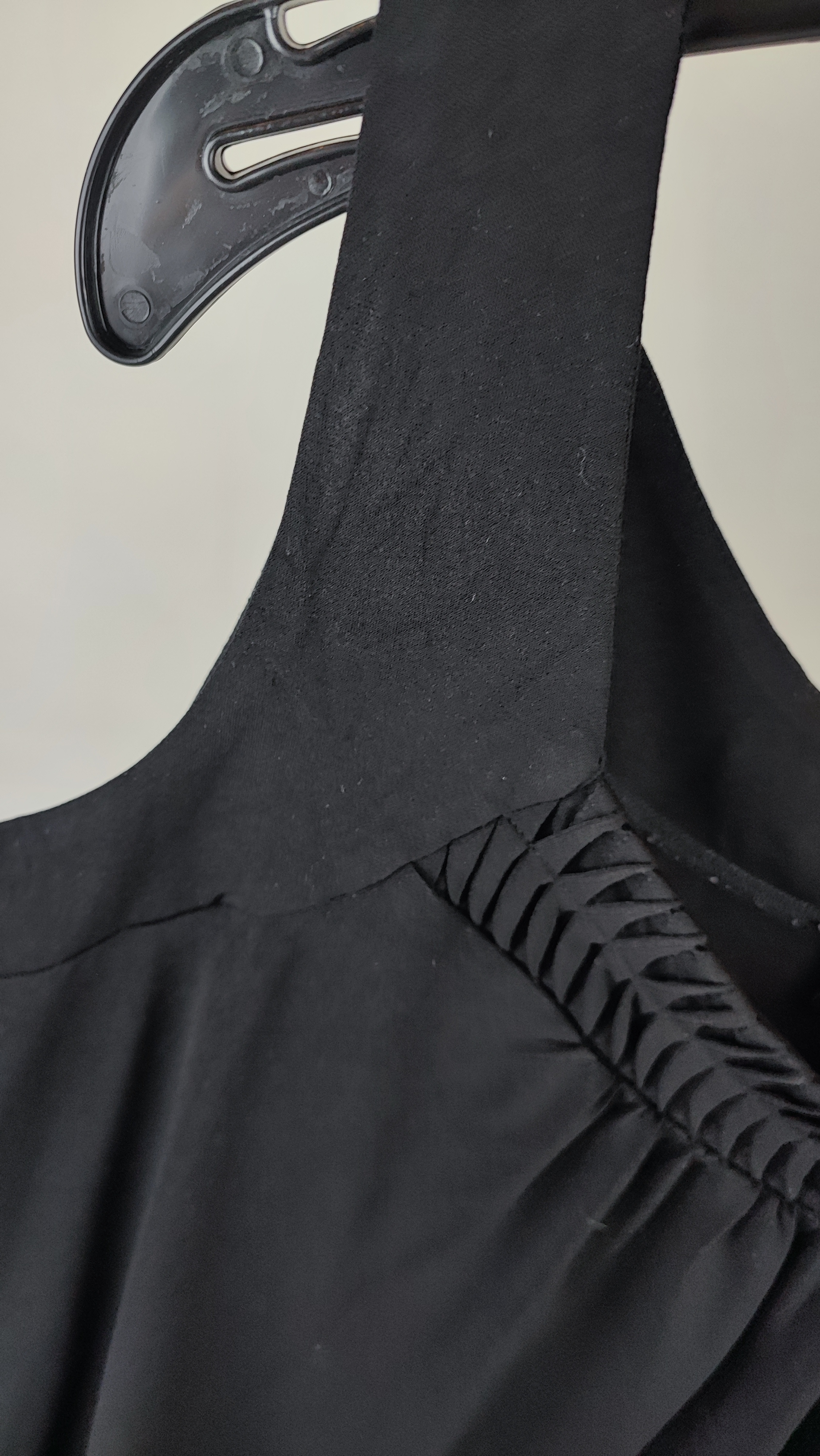تاپ زنانه استوک وارداتی برند استودیو ۱۹۴۰ رنگ مشکی سایز بزرگ ۶۰.۶۲ مناسب استایل روزمره