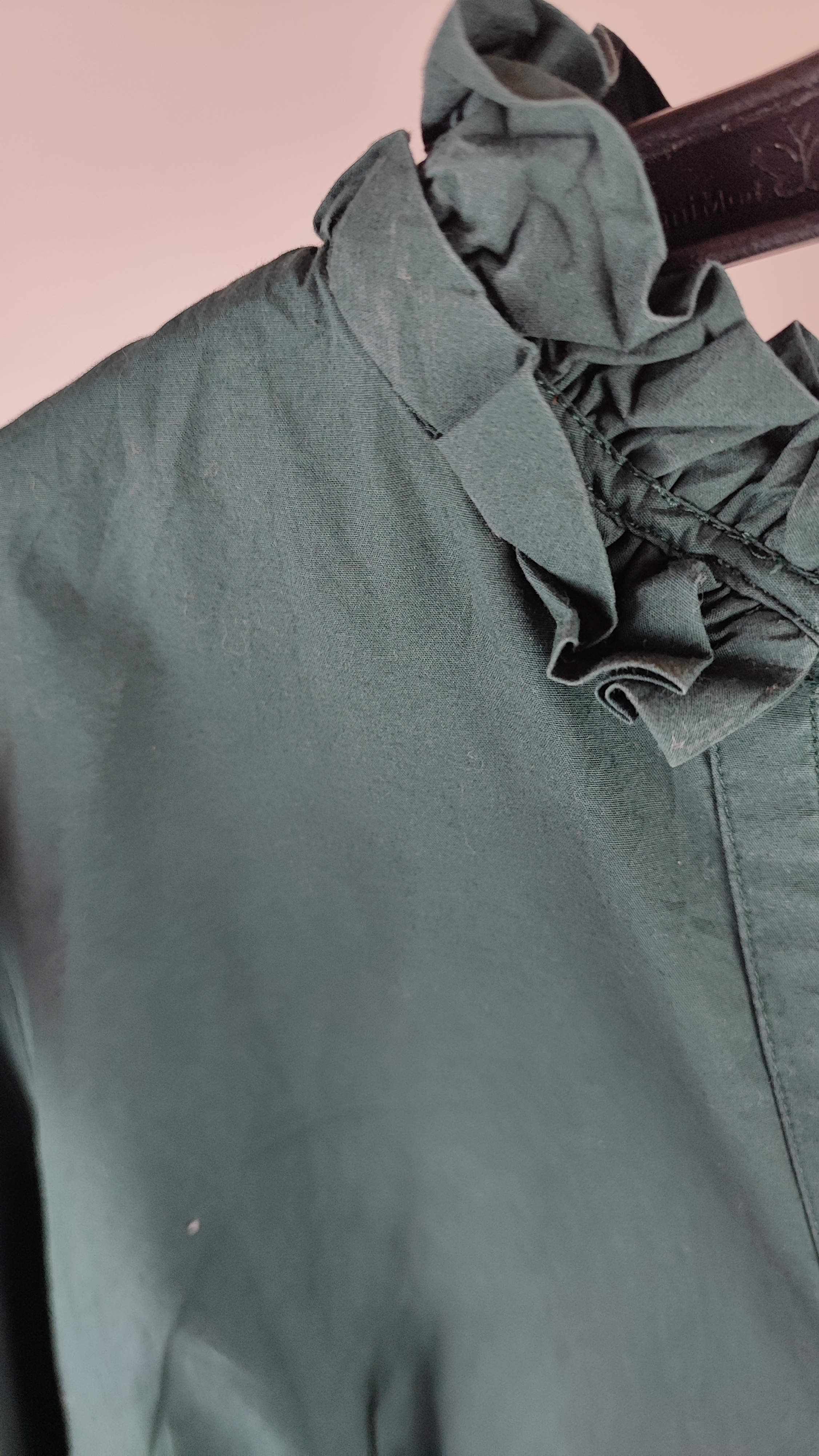 شومیز زنانه سبز رنگ استوک وارداتی برند Banana Republic سایز ۳۸.۴۰ مناسب استایل رسمی و روزمره