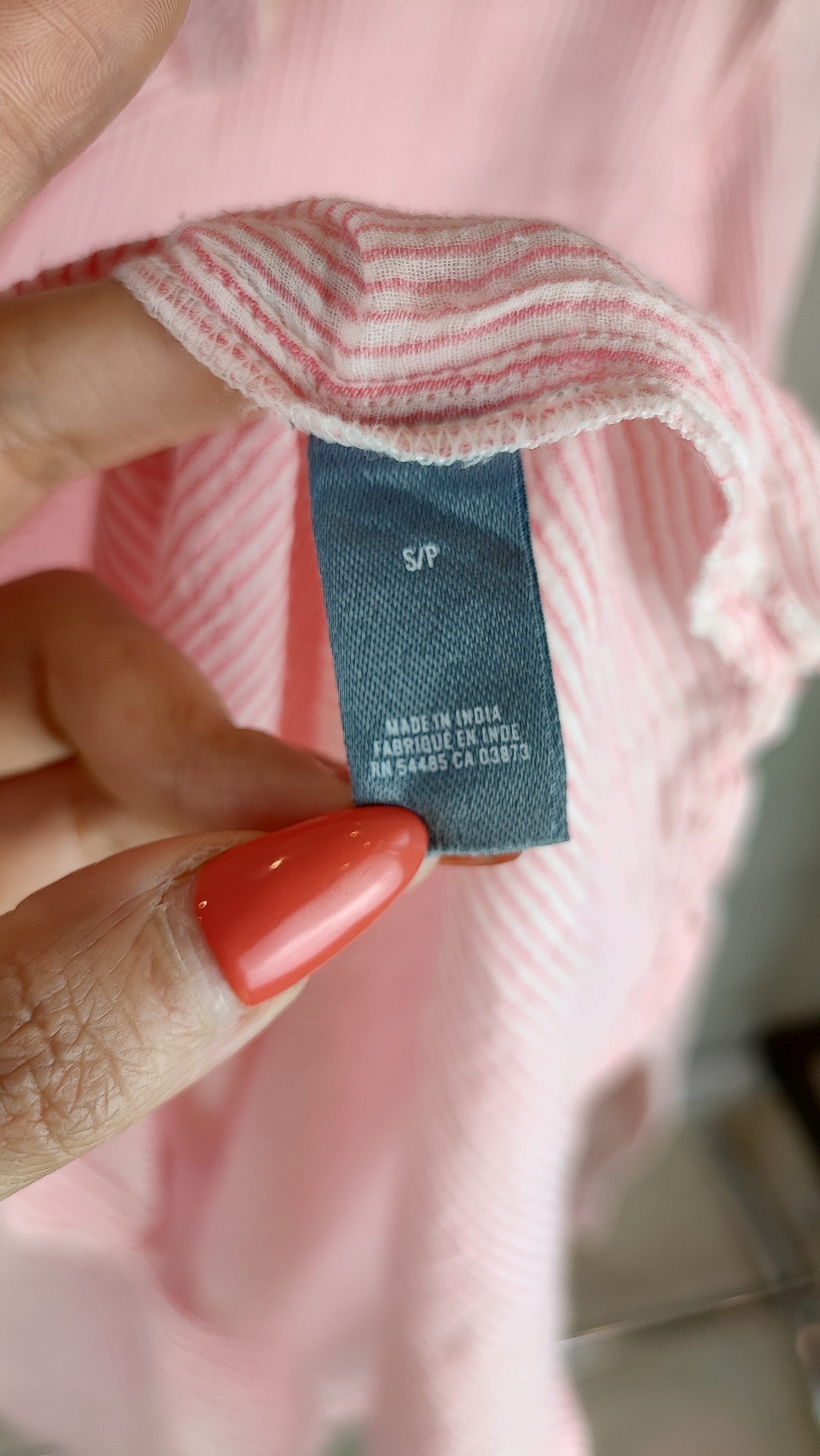 شومیز زنانه وارداتی استوک برند aerie طرح راهراه صورتی و سفید مناسب سایز ۴۰.۴۲