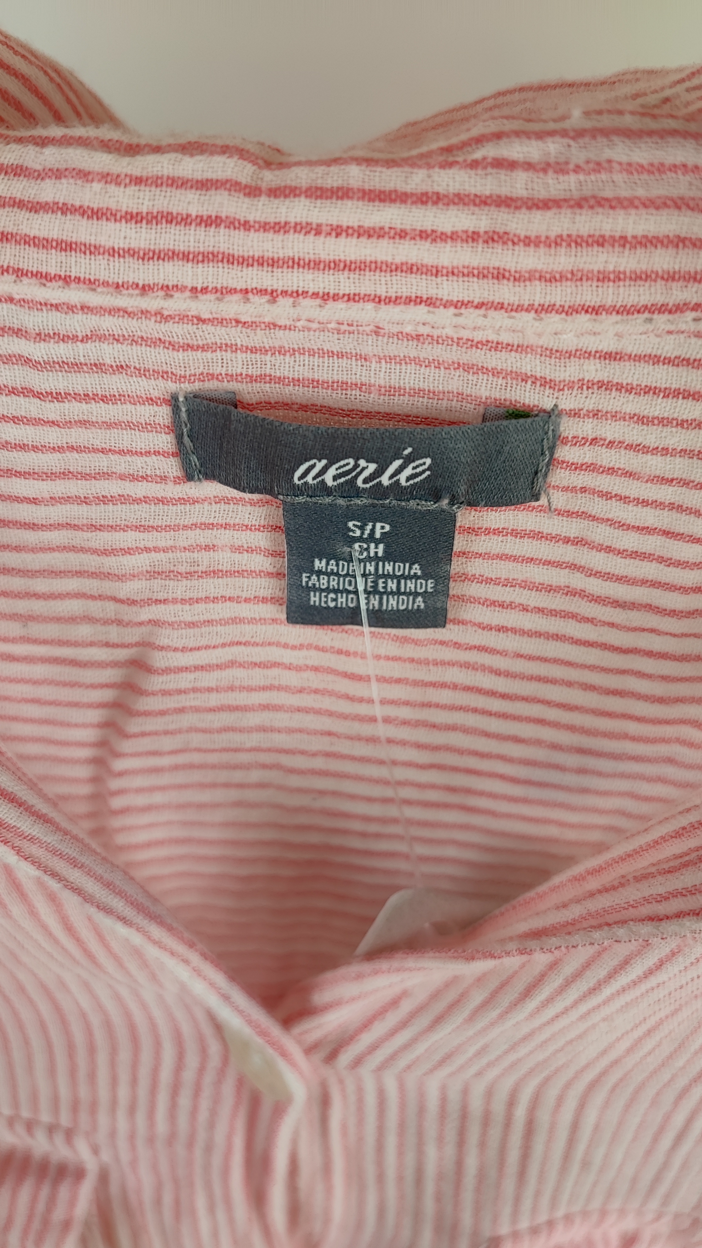 شومیز زنانه وارداتی استوک برند aerie طرح راهراه صورتی و سفید مناسب سایز ۴۰.۴۲