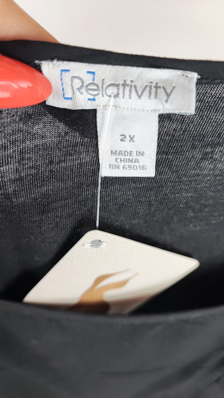 تاپ زنانه سایز بزرگ وارداتی برند Relativity رنگ مشکی، مناسب استایل کژوال و راحتی سایز ۴۸.۵۰ در فروشگاه زرماه گالری